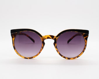 Vintage cat eye-zonnebril uit de jaren 80 met platte bovenkant. Scherphoekige tortoise cateye-cateye voor dames met graduele smokey-lenzen. Rockabilly pin-up. BNWT-katvis