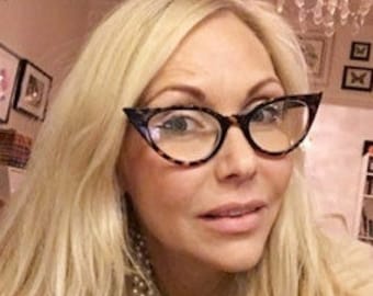 Pointed vintage cat eye glasses. Tortoise pointed optical frames. Y2K womens prescription eyeglasses. 50s design rockabilly spectacles. RX