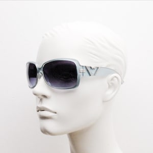 Y2K vintage square shield sunglasses. Definitive 2000s ghetto fab sky blue wrap around with curved navy lenses. Womens visor