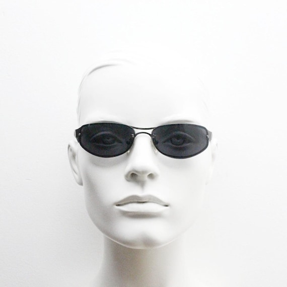 Y2K Vintage Small Bug Eye Oval Sunglasses. Gunmetal Grey
