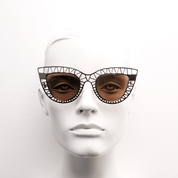 Y2K vintage metal cat eye sunglasses.  Women's ex… - image 7