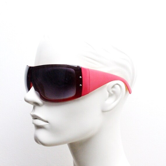 Y2K vintage visor sunglasses. Black massive mask mono… Gem