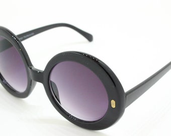 Y2k vintage oversized round sunglasses. Women's big 60s mod style black frame with smoky gradient lenses. Unused BNWT