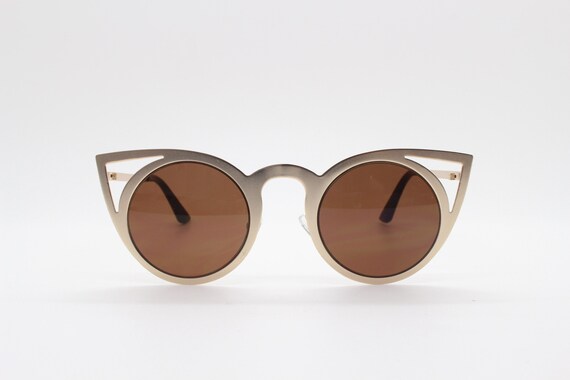 Y2K vintage pointed cat eye sunglasses.  Women's … - image 3