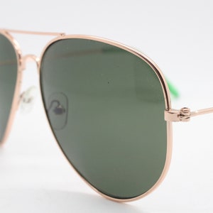 90s vintage aviator sunglasses. Optimal shape classic pilot aviators in rose gold frame with green lenses. Teardrop, NOS