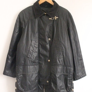 Burberry 4 pocket cord collar wax jacket. Womens green outdoors 3 quarter length with logo buttons and detachable lining. Burberry&#39;s vintage
