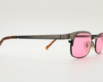 Feroce 90s inspired rectangular sunglasses in pink Fendi First Crystal rectangular sunglasses in pink - Fendi  main image 3
