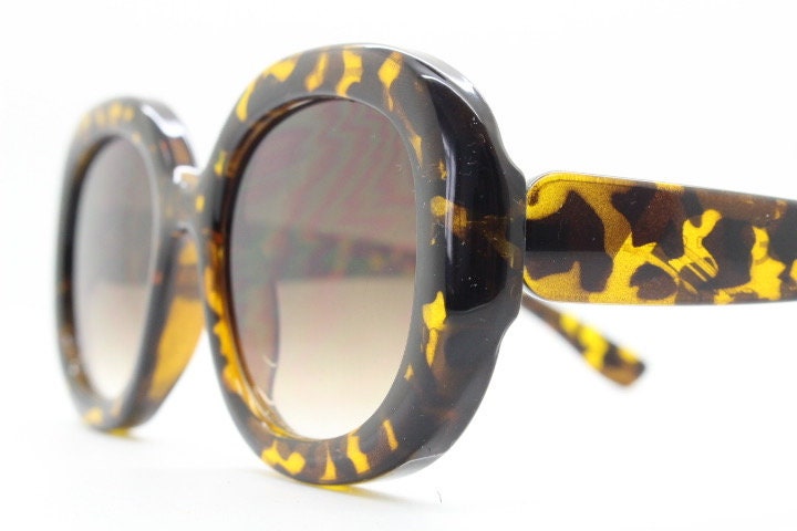 Y2K 60s Design Round Oversized Green Frame Sunglasses Tortoise Arms with a Twist Y2k Vintage Oversized Round Sunglasses. Thick Framed Women main image 4