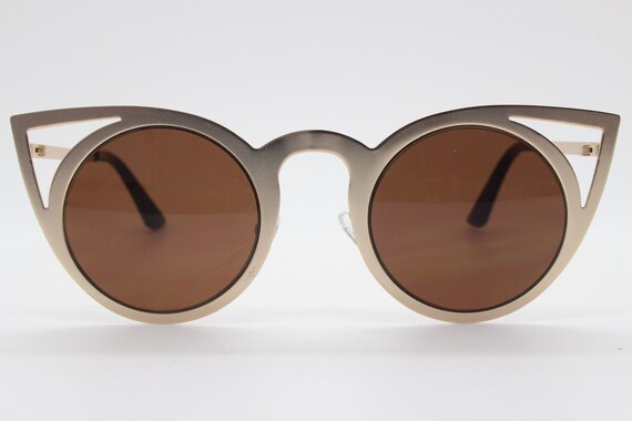 Y2K vintage pointed cat eye sunglasses.  Women's … - image 4