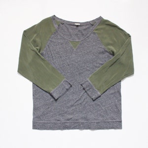 J. Crew vintage Y2K round neck grey sweatshirt with green chiffon sleeves. Womens fitted crew neck pullover jumper. 2000s sweater.top