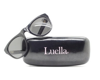 Lunettes de soleil Linda Farrow Collaborations avec LUELLA. Chunky wayfarer en acétate noir avec écusson en forme de cœur en série limitée. millésime NSA