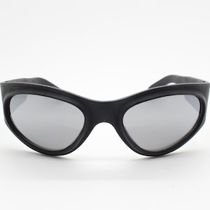 90s vintage futuristic super hero bug eye goggle sunglasses. Black rubber wrap around sporty shield frame with mirror lens. 2000s. Y2K. NOS