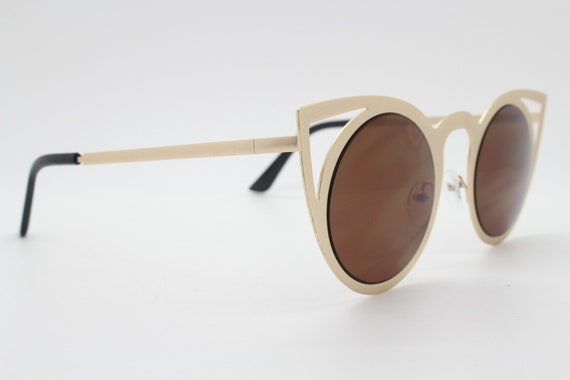 Y2K vintage pointed cat eye sunglasses.  Women's … - image 8