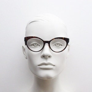 Isaac Mizrahi vintage cat eye glasses. Womens dark tortoise cateye optical frames. Prescription eyeglasses. RX NOS spectacles