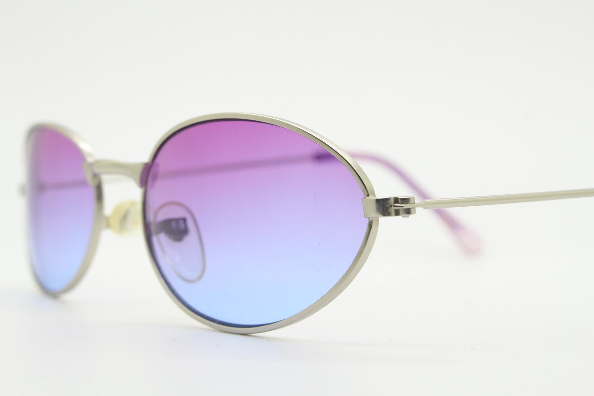 90s Vintage Small Bug Eye Oval Sunglasses. Silver Satin 