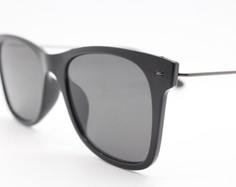 Vintage 90s modified wayfarer design sunglasses. All time classic 40s 50s design in flat black frame with slim metal arms. BNWT