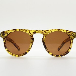 90s vintage round glasses. 30s, 40s design with vibrant honey tortoise frame with Havana brown lenses and keyhole bridge. NOS
