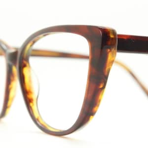 Tom Woolf vintage pointed cat eye glasses. Transparent mottled brown cateye optical frame. Womens prescription eyeglasses. RX spectacles