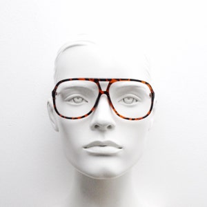 Y2K vintage square aviator glasses. Classic 70s style aviators. Tortoise gloss optical frames with clear lenses. Prescription eyeglasses. RX