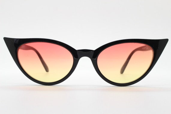 Y2K vintage pointed cat eye sunglasses. Womens bl… - image 4