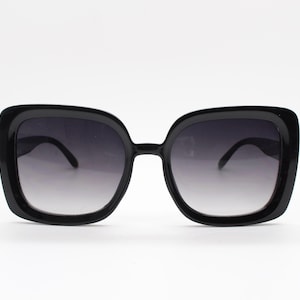 Y2K vintage oversized square sunglasses. Women&#39;s thick black 70s style frame with graduating smoky lenses. 2000s BNWT
