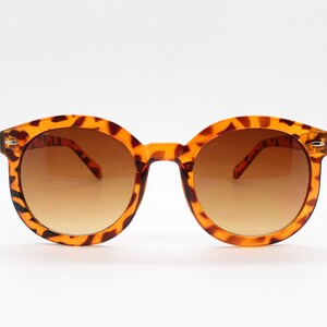 80s vintage round sunglasses. Slightly oversized thick honey tortoise frame with graduating lenses. BNWT. NOS