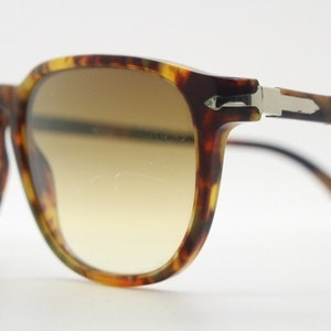 Persol vintage rectangular sunglasses model 3019-s hand made in Italy. Tortoise gloss acetate low profile frame with graduating lenses