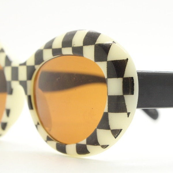 80s vintage round check monochrome sunglasses. 60s op art mod style frame with brown lenses. Clout goggles. Oval bug eye. NOS. Kurt Cobain