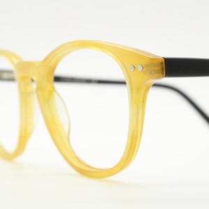 Entrostyle vintage round 40s design eye glasses. Beeswax coloured acetate optical frame with keyhole bridge and black arms. Prescription RX