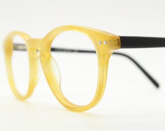 Entrostyle vintage round 40s design eye glasses. Beeswax coloured acetate optical frame with keyhole bridge and black arms. Prescription RX