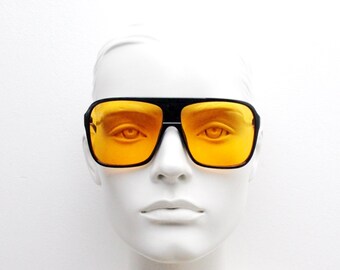 Y2K Vintage Square Aviator Sunglasses. Classic 70s Design  display picture 3