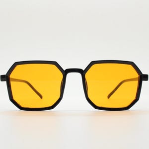 Y2K vintage square aviator sunglasses. Classic 70s style aviators in black gloss frame with scorching orange lenses. BNWT. NOS