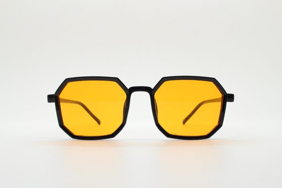 Y2K Vintage Square Aviator Sunglasses. Classic 70s Style  display picture 3
