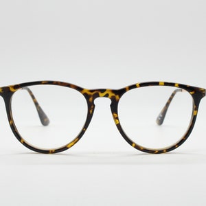 90s vintage refined wayfarer design eye glasses. Slim tortoise optical frames. Prescription eyeglasses. RX spectacles. NOS