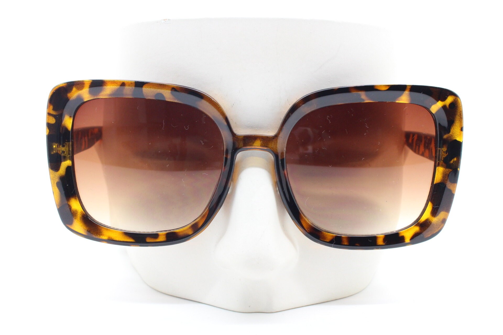 Y2K Vintage Oversized Square Sunglasses. Women display picture 2