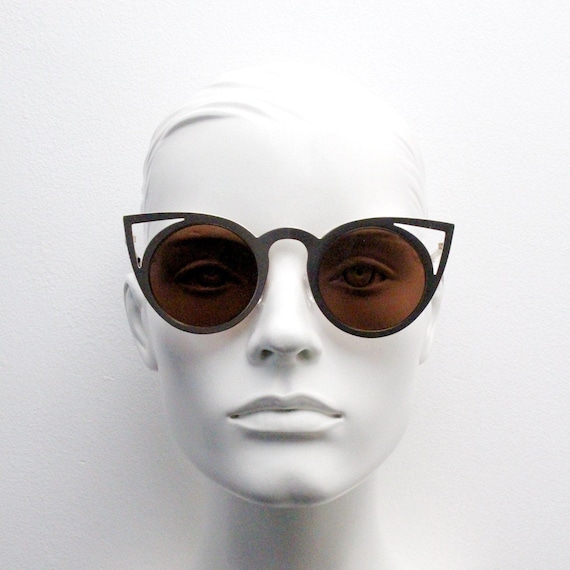 Y2K vintage pointed cat eye sunglasses.  Women's … - image 1
