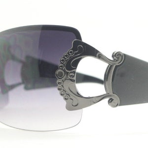 Y2K vintage futuristic visor sunglasses. 2000&#39;s black wraparound mono lens mini mask shield design. Superhero. 00&#39;s NOS