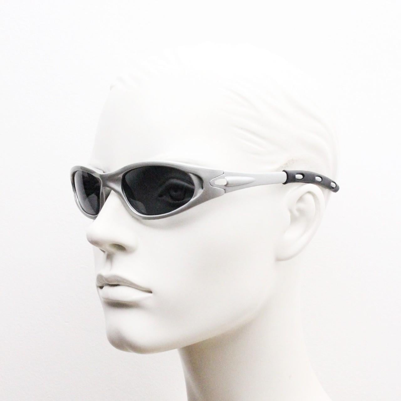 Y2K Vintage Visor Sunglasses. Metallic Silver Superhero Style Mini