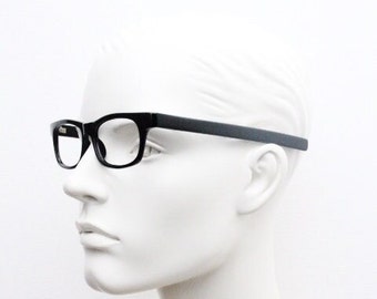 Gafas negras vintage de los 90. Diseño de los 60, monturas ópticas rectangulares de perfil bajo con patillas rectas. Gafas graduadas. Gafas graduadas. NOS.