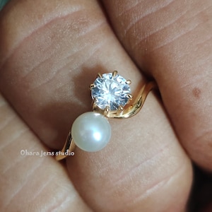 Toi Et Moi Ring, Pearl And Round Moissanite Engagement Ring Made in 14K Yellow Gold Ring Anniversary Gift For Her ,Pearl and Diamond Ring