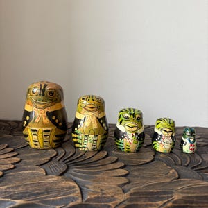 Rare Vintage Frog Wooden Nesting Dolls, animal matryoshka dolls, wildlife Russian dolls, handmade toad nesting dolls, cute stacking dolls