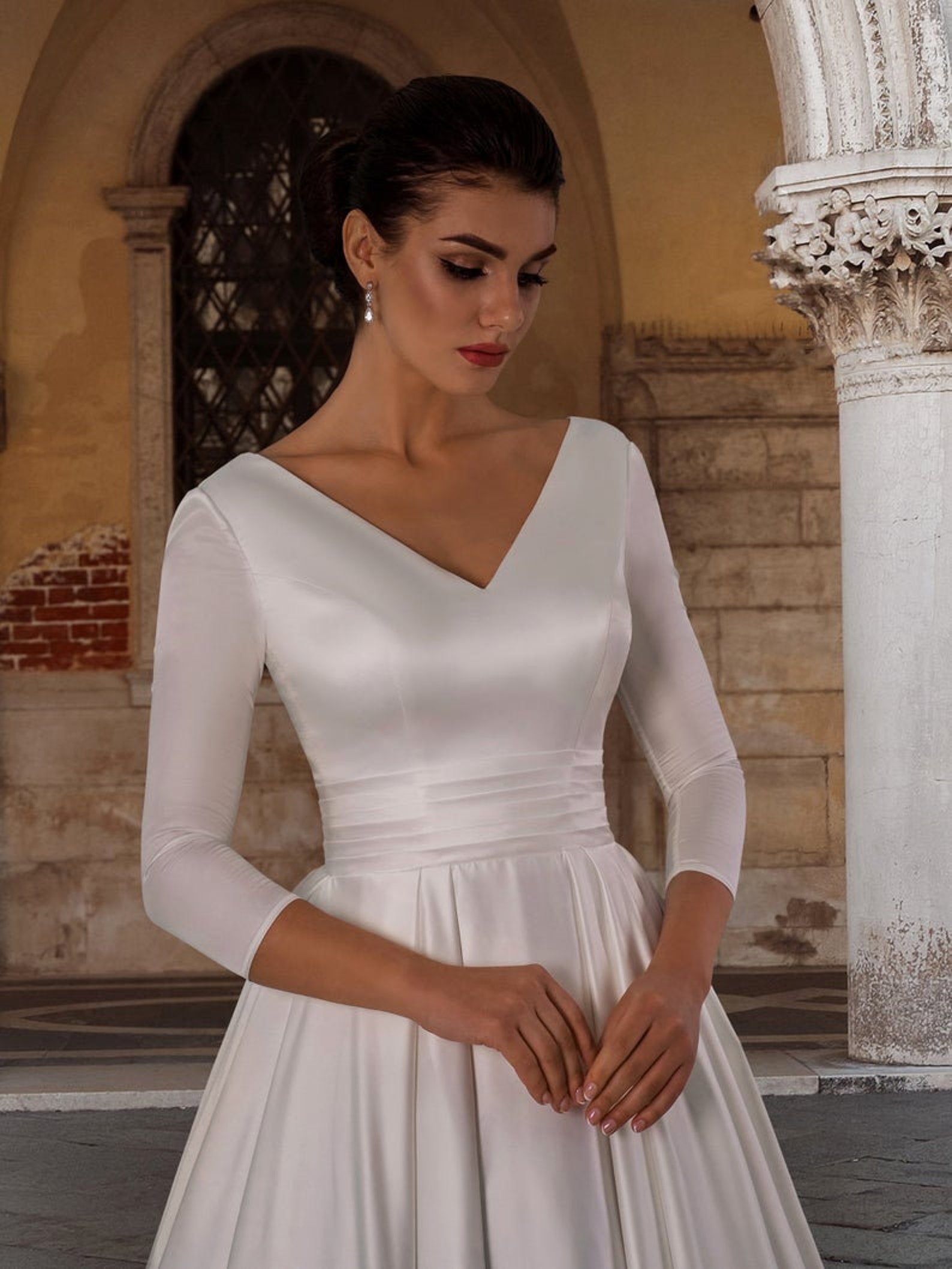 Robe de mariée à manches longues en satin robe élégante robe Etsy France Robe de mariée à manches longues en satin robe élégante robe Etsy France