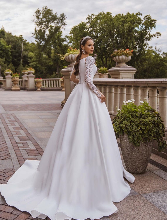 Jennifer And Dorothy Chakra Launch A Bridal Line Within The Famed Georges  Chakra Couture House
