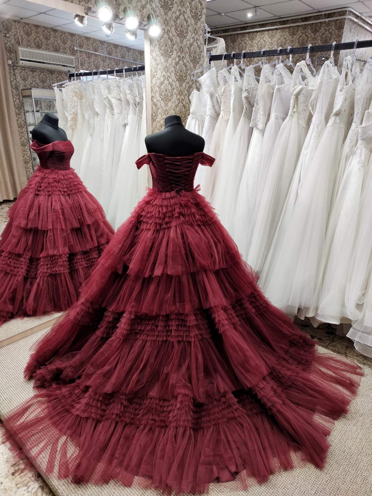 burgundy wedding dress Lace Long Sleeves V-neck Tulle Dresses Ball Gowns Whether youre planning a fall wedding Spitze Burgundy Sheer Lace Prom