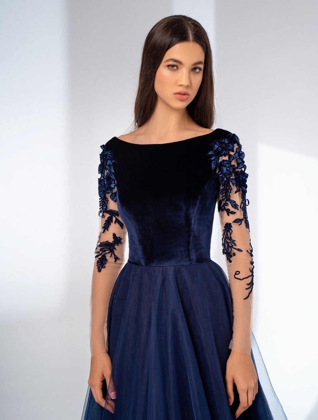 Elegant Navy Blue A-Line Halter Long Backless Lace Evening Dresses wit