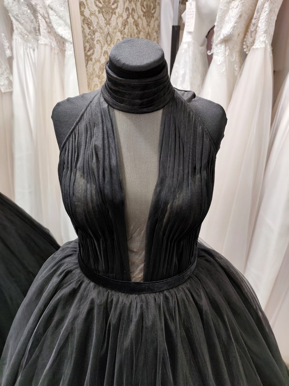 robe de soirée longue en noir et gris  Robe de bal, Robe soirée longue,  Robe de soirée longue