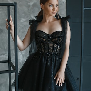 Schwarzes Abendkleid, Cocktailkleid, Feminines Partykleid, Florales Midi-Hochzeitskleid
