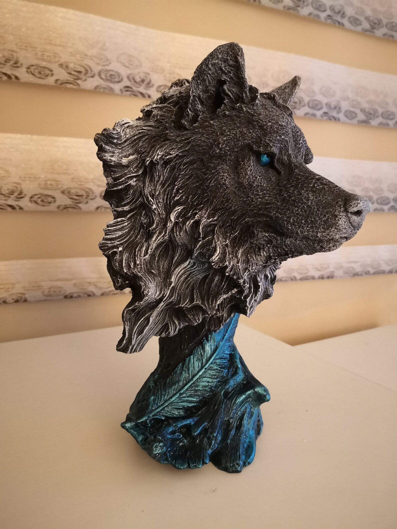 ceramic wolf statue