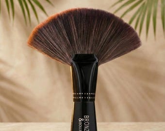 Duster brush for drying and finishing powder