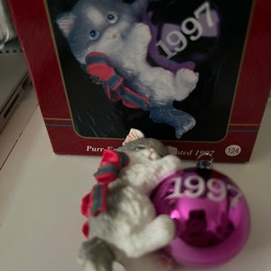 Carton ornament Heirloom 1997 Purr-fect Holidays Cat ornament